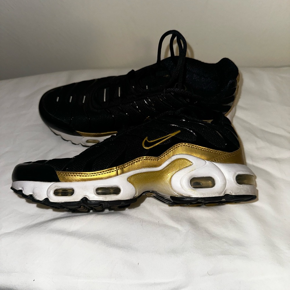 Nike Kids Black and Gold Sneakers - Picture 3 of 11
